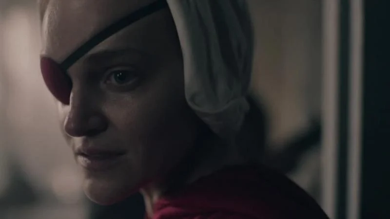 Кадры из сериала Рассказ служанки (2017)